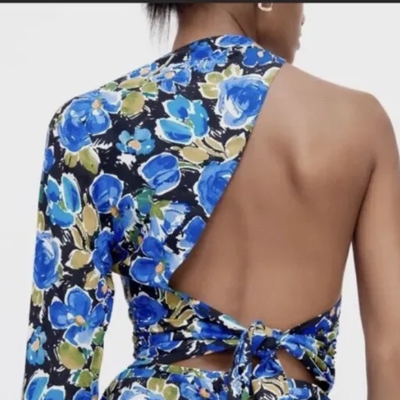 NWT ZARA zone shoulder blue floral asymmetrical crop blouse size medium - Picture 5 of 11